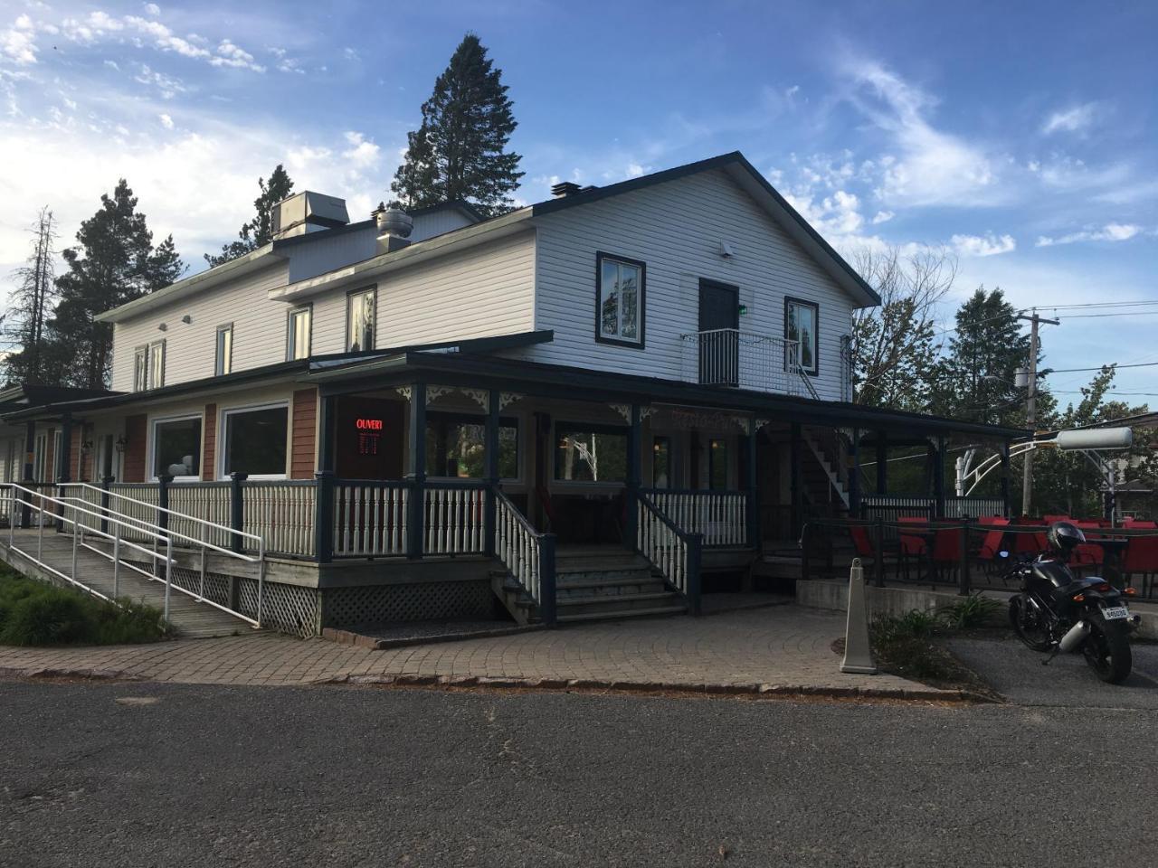 Auberge Valcartier Saint-Gabriel-De-Valcartier Exterior foto